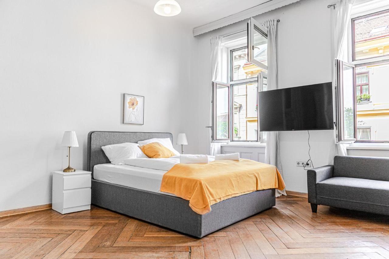 4 Great Apartment Akh - Ideal For Groups Of 19 Wenen Buitenkant foto